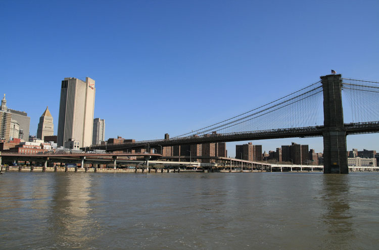 Brooklyn Bridge, New York: Brooklyn Bridge - © By Flickr user BerntRostad