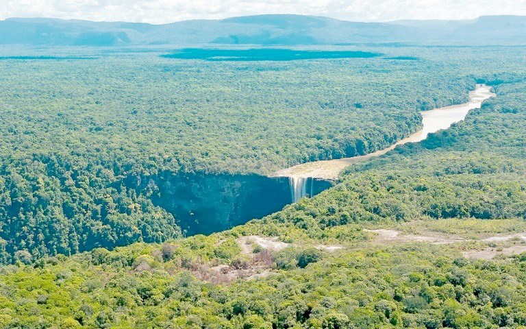 Guyana, Kaieteur Falls, Potaro River reaches Kaieteur Falls , Walkopedia