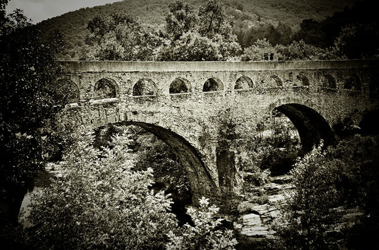 France Massif Central, Robert Louis Stevenson Trail, Roman Aqueduct near Florac, Walkopedia