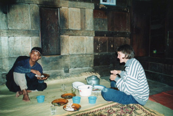 Indonesia Sulawesi, Torajaland, Supper in a high village house, Walkopedia