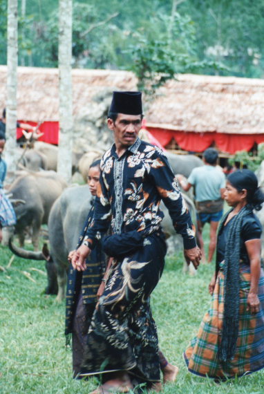 Indonesia Sulawesi, Torajaland, At funeral , Walkopedia