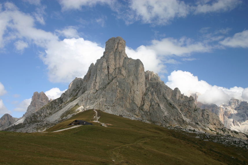 Italy Dolomites, Dolomites Hikes and Walks, 150 Ra Gusela, Walkopedia