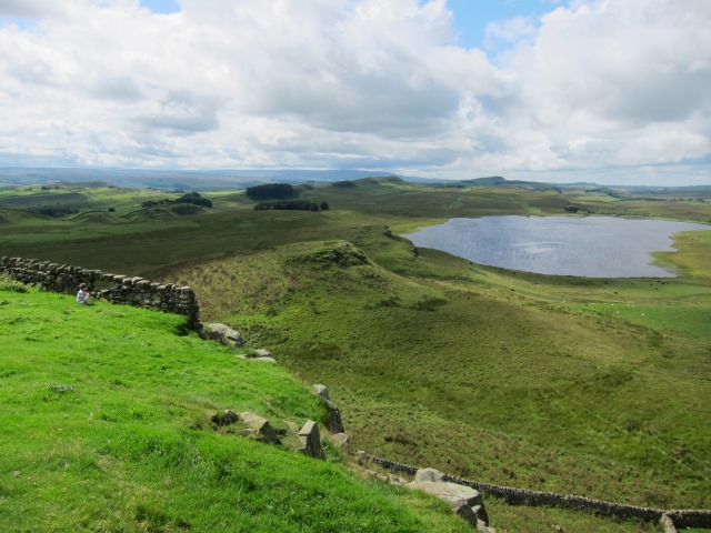 United Kingdom England Hadrian's Wall, Hadrian's Wall Path, Looking west towards Housteads, Walkopedia