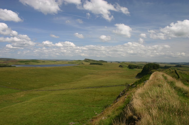 United Kingdom England Hadrian's Wall, Hadrian's Wall Path, Towards Housteads from Hotbank Crags, Walkopedia