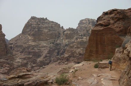 Jordan Petra, The High Place, The High Place - Rock hewn clifftop cistern and structures, the basin behind, Walkopedia