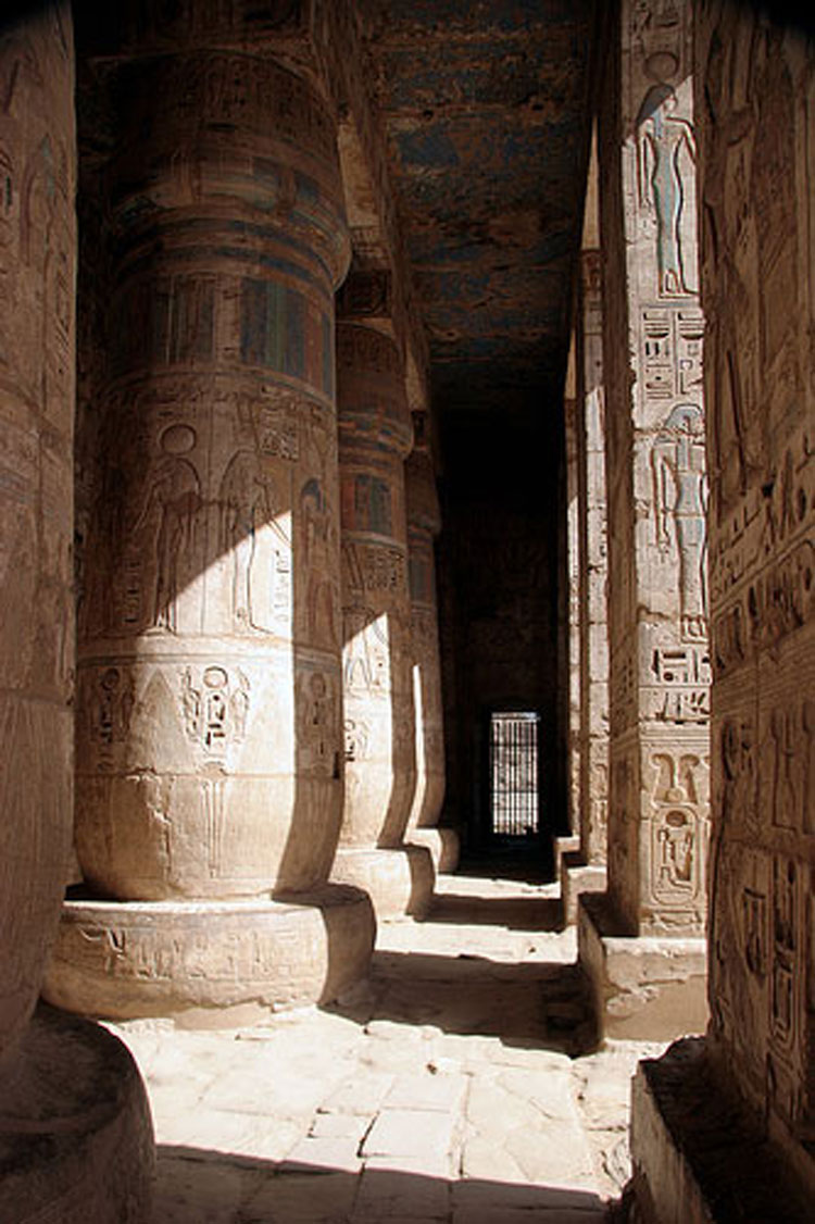 Egypt, To the Valley of the Kings, Medinet Habu - © From Flickr user Astique, Walkopedia