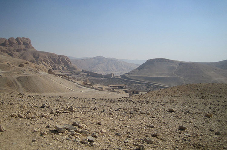 Egypt, To the Valley of the Kings, Probable Deir el-Medina - © From Flickr user Joanne_and_Matt, Walkopedia