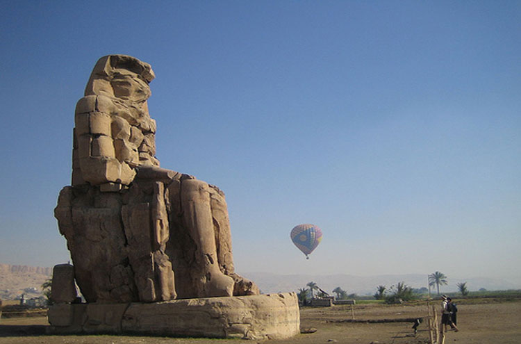 Egypt, To the Valley of the Kings, Colossi of Memnon - © From Flickr user Joanne_and_Matt, Walkopedia