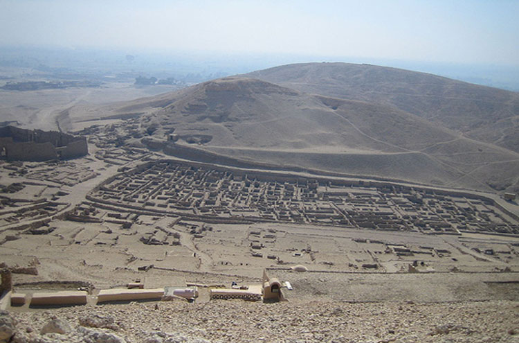 Egypt, To the Valley of the Kings, Deir el-Medina I think - © From Flickr user Joanne_and_Matt, Walkopedia