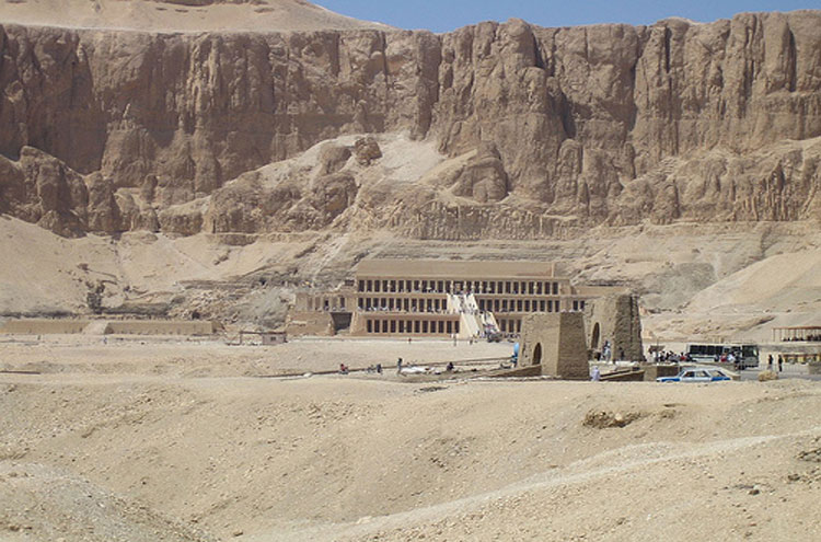 Egypt, To the Valley of the Kings, Hatshepsut - © From Flickr user Joanne_and_Matt, Walkopedia