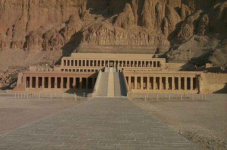 Egypt, To the Valley of the Kings, Hatshepsut - © From Flickr user Paul_Mannix, Walkopedia