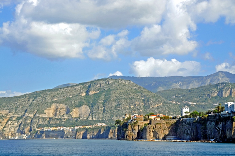 Italy Amalfi Coast, Sorrento Peninsula, Leaving Sorrento , Walkopedia