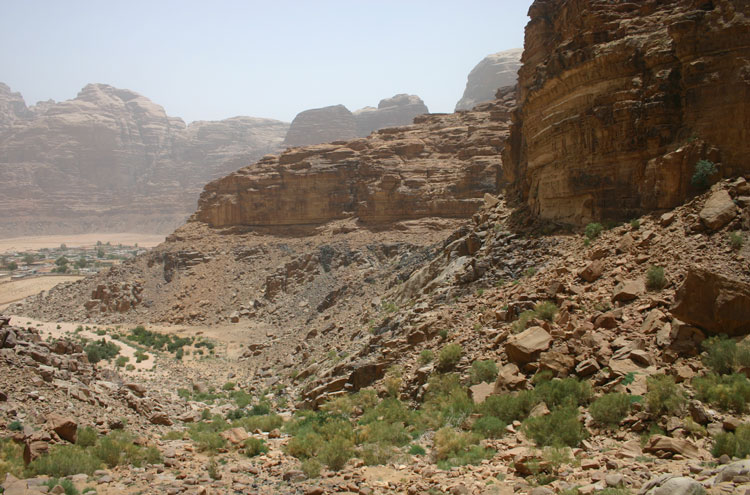 Jordan Wadi Rum, Lawrence's Spring, Looking back down the valley, out to Wadi Rum, Walkopedia