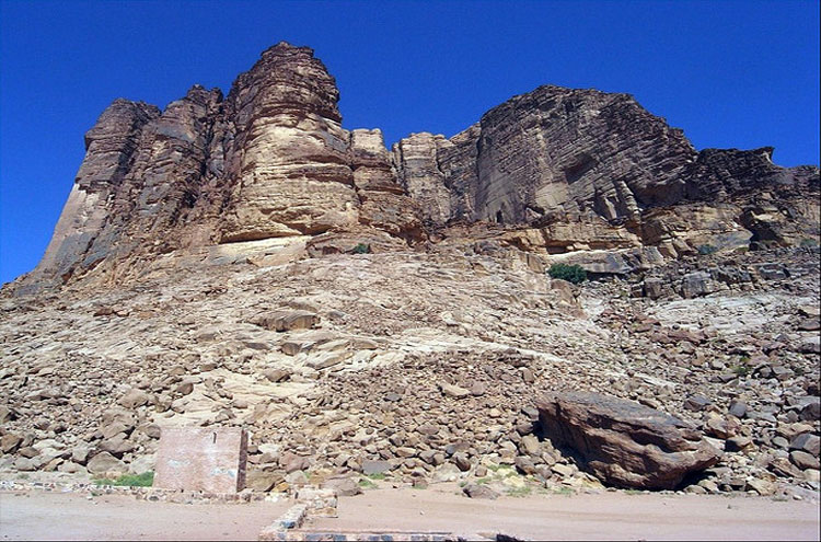 Jordan Wadi Rum, Lawrence's Spring, Lawrence's Spring - © From Flickr user Kudomomo, Walkopedia