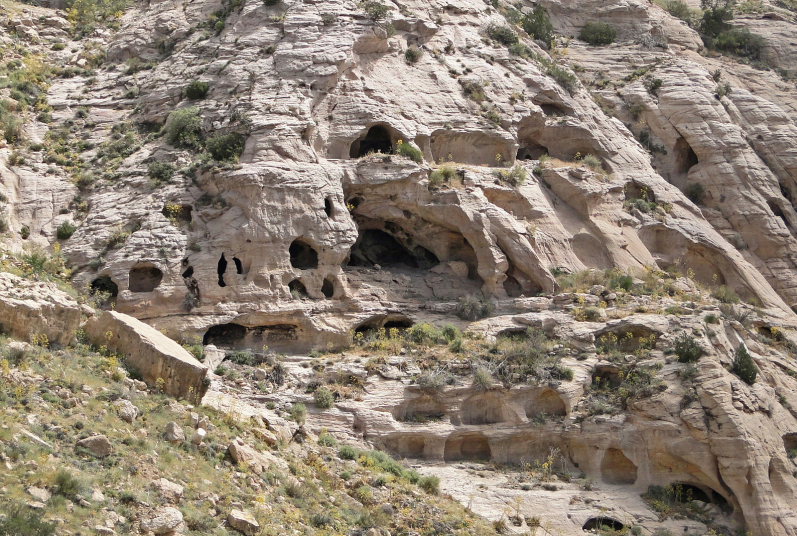 Jordan, Dana Area, Caves in Dana Reserve, Walkopedia