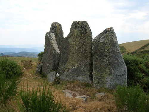 Spain NW The Camino, Camino del Norte (Camino de Santiago alternative route), Dolmen, Camino del Norte, Walkopedia