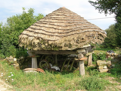 Spain NW The Camino, Camino del Norte (Camino de Santiago alternative route), Palloza, Typical Gallician Structure, Camino del Norte, Walkopedia