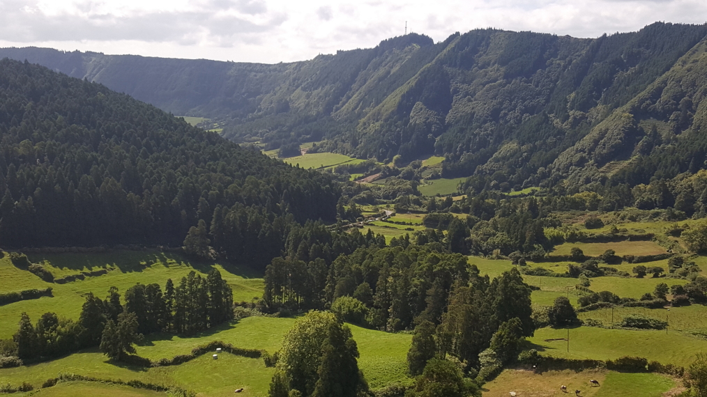 Portugal Azores Sao Miguel, Caldeira das Sete Cidades, Inside the crater, Walkopedia