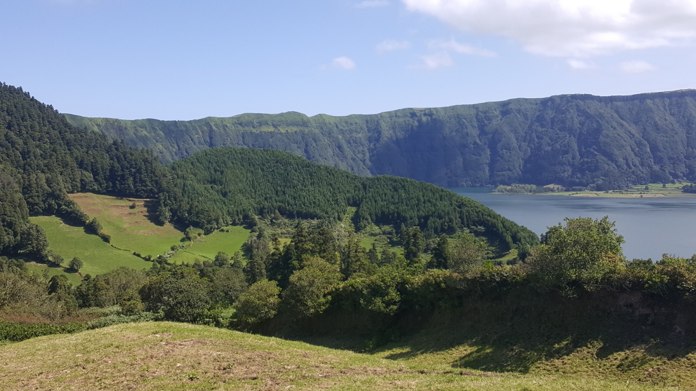 Portugal Azores Sao Miguel, Caldeira das Sete Cidades, Inside the crater, Walkopedia