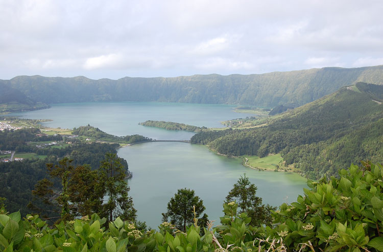 Portugal Azores Sao Miguel, Caldeira das Sete Cidades, Sete Cidades, Walkopedia