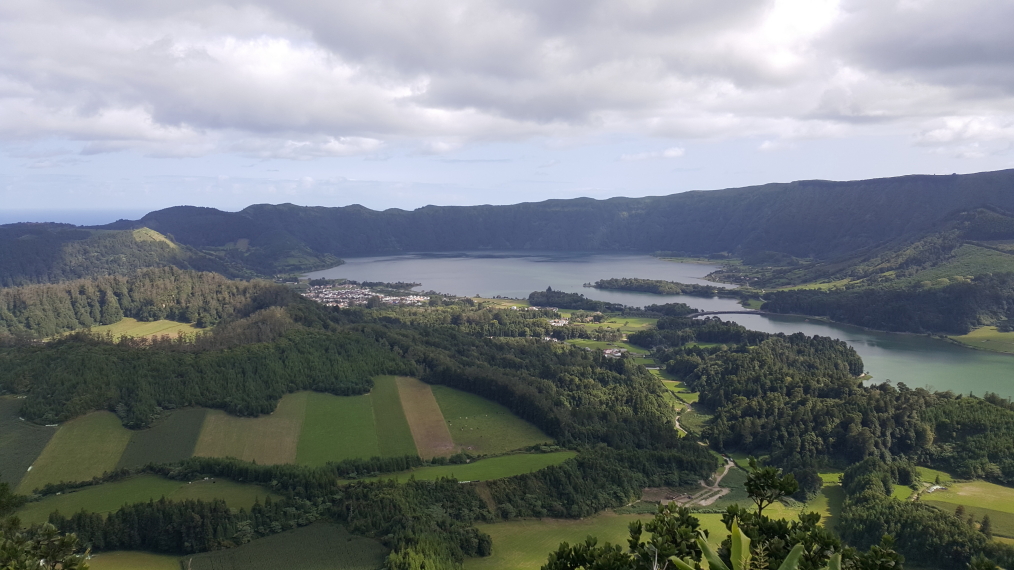 Portugal Azores Sao Miguel, Caldeira das Sete Cidades, From rim track, Walkopedia