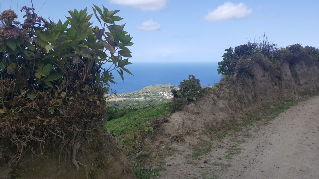 Portugal Azores Sao Miguel, Caldeira das Sete Cidades, West from rim track, Walkopedia