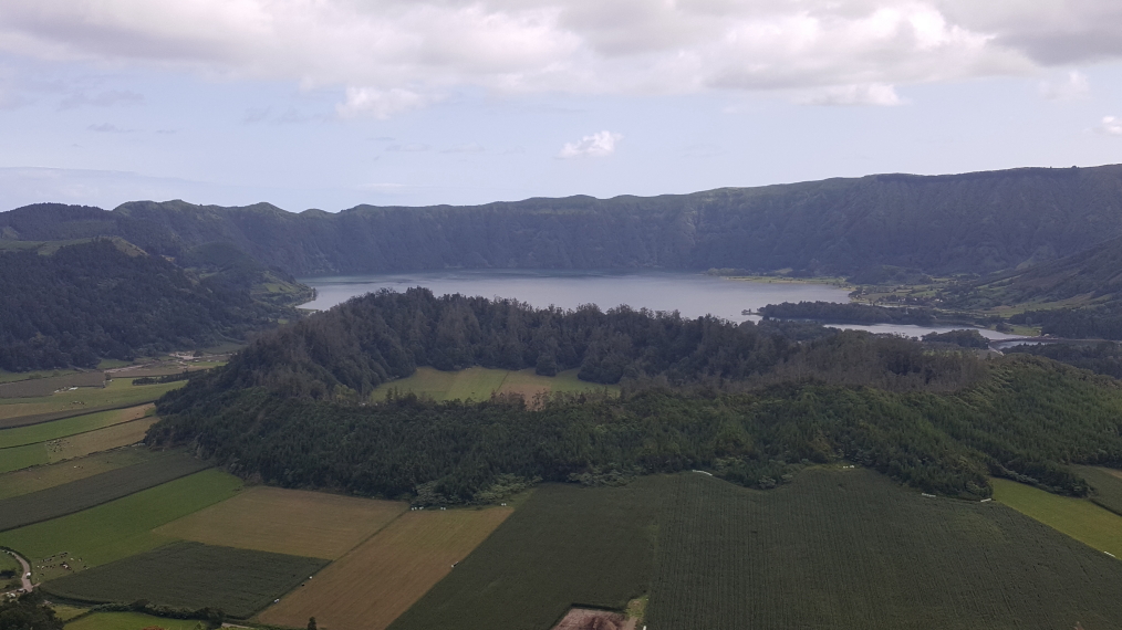 Portugal Azores Sao Miguel, Caldeira das Sete Cidades, From rim track, Walkopedia