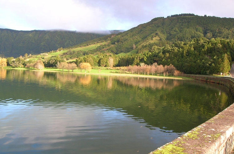 Portugal Azores Sao Miguel, Caldeira das Sete Cidades, Sete Cidades, Walkopedia