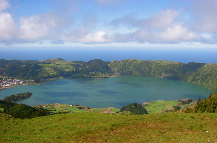 Portugal Azores Sao Miguel, Caldeira das Sete Cidades, Lago das Sete Cidades, Walkopedia