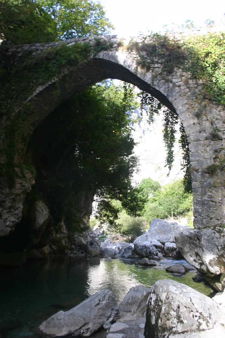 Spain NW Picos de Europa, Central Picos Traverse, Roman Bridge, Walkopedia