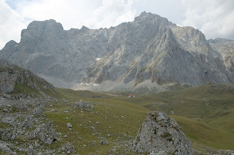 Spain NW Picos de Europa, Central Picos Traverse, Aliva Bowl, Walkopedia