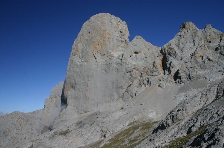 Spain NW Picos de Europa, Central Picos Traverse, , Walkopedia