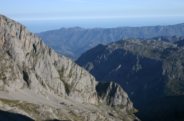 Spain NW Picos de Europa, Central Picos Traverse, Morning, toward the sea, Walkopedia