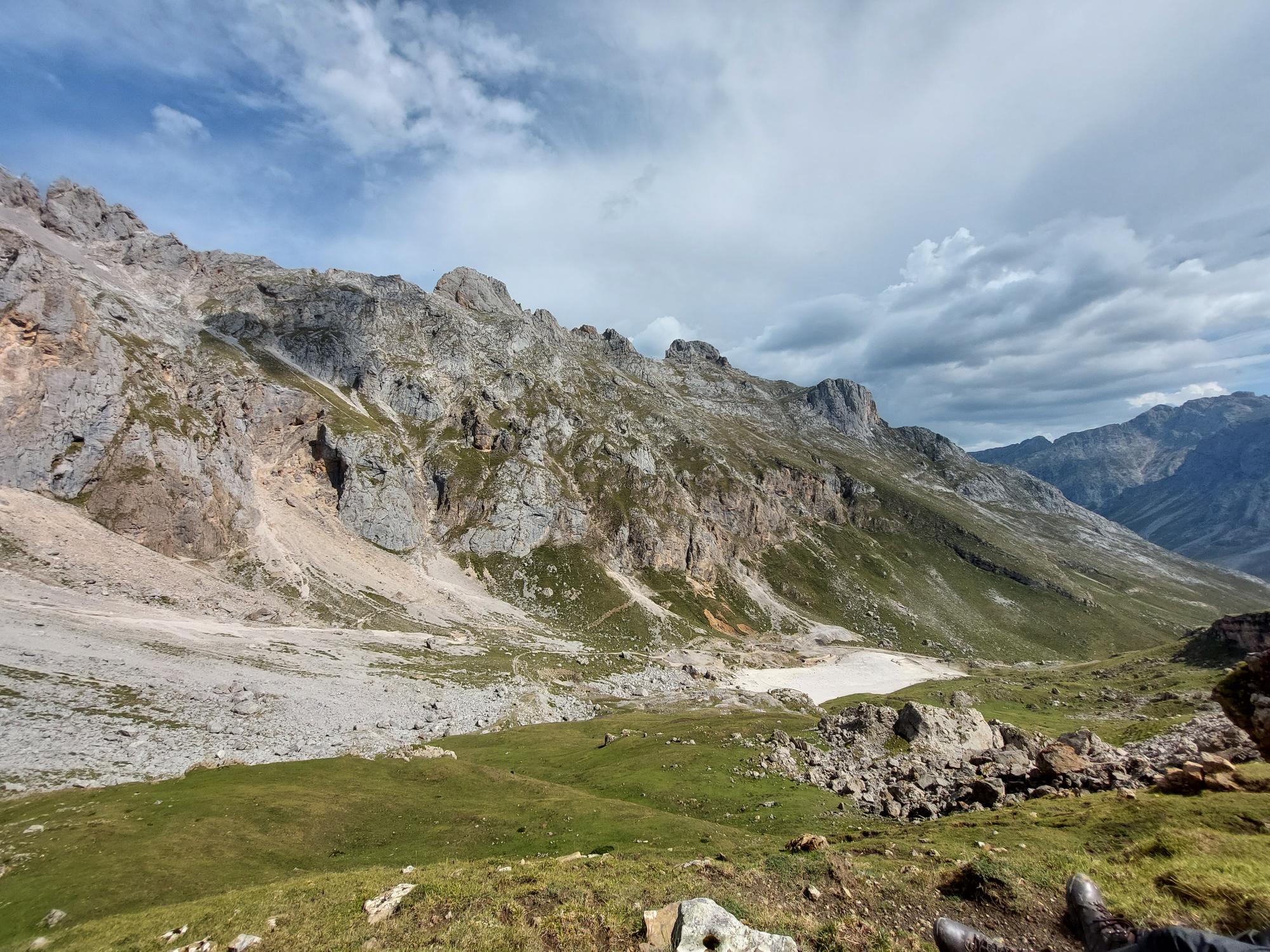 Spain NW Picos de Europa, Central Picos Traverse, Ascent to high ground above Aliva, Walkopedia