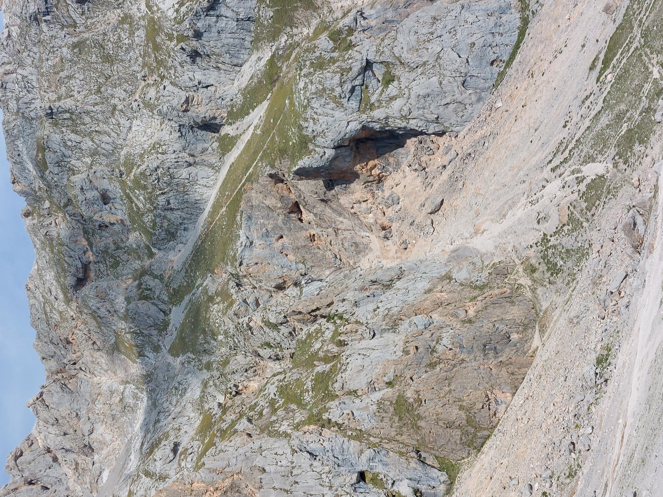 Spain NW Picos de Europa, Central Picos Traverse, Difficult scramble to high lands above Aliva Ref, Walkopedia