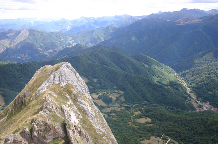 Spain NW Picos de Europa, Central Picos Traverse, , Walkopedia