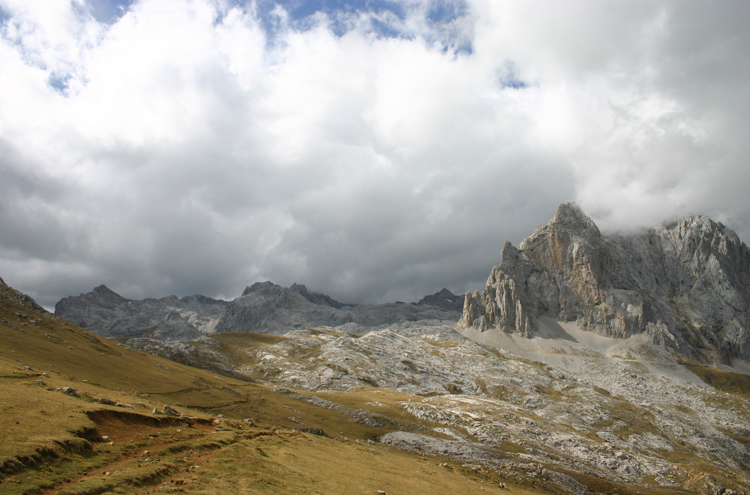 Spain NW Picos de Europa, Central Picos Traverse, , Walkopedia