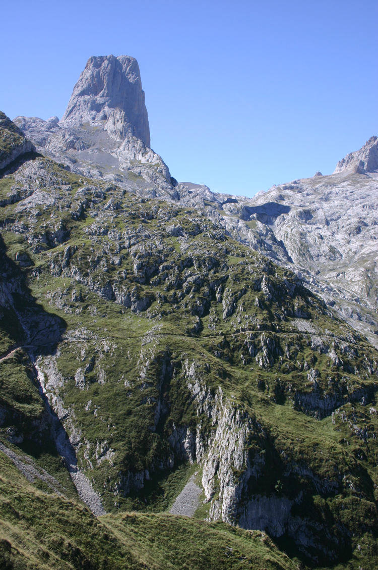 Spain NW Picos de Europa, Central Picos Traverse, Naranjo from North, Walkopedia