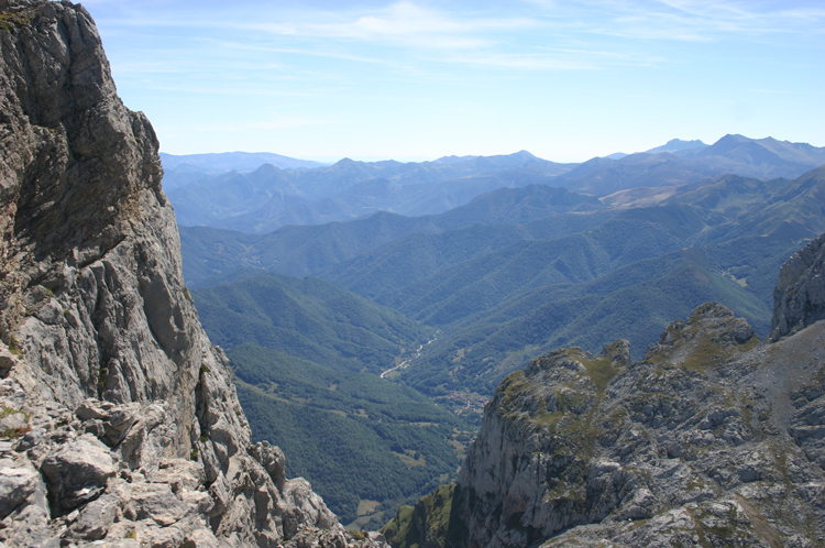 Spain NW Picos de Europa, Jermoso Traverse, , Walkopedia