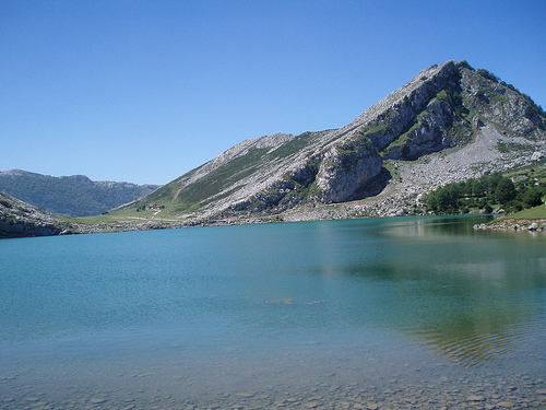 Spain NW Picos de Europa, Lago de la Ercina, , Walkopedia