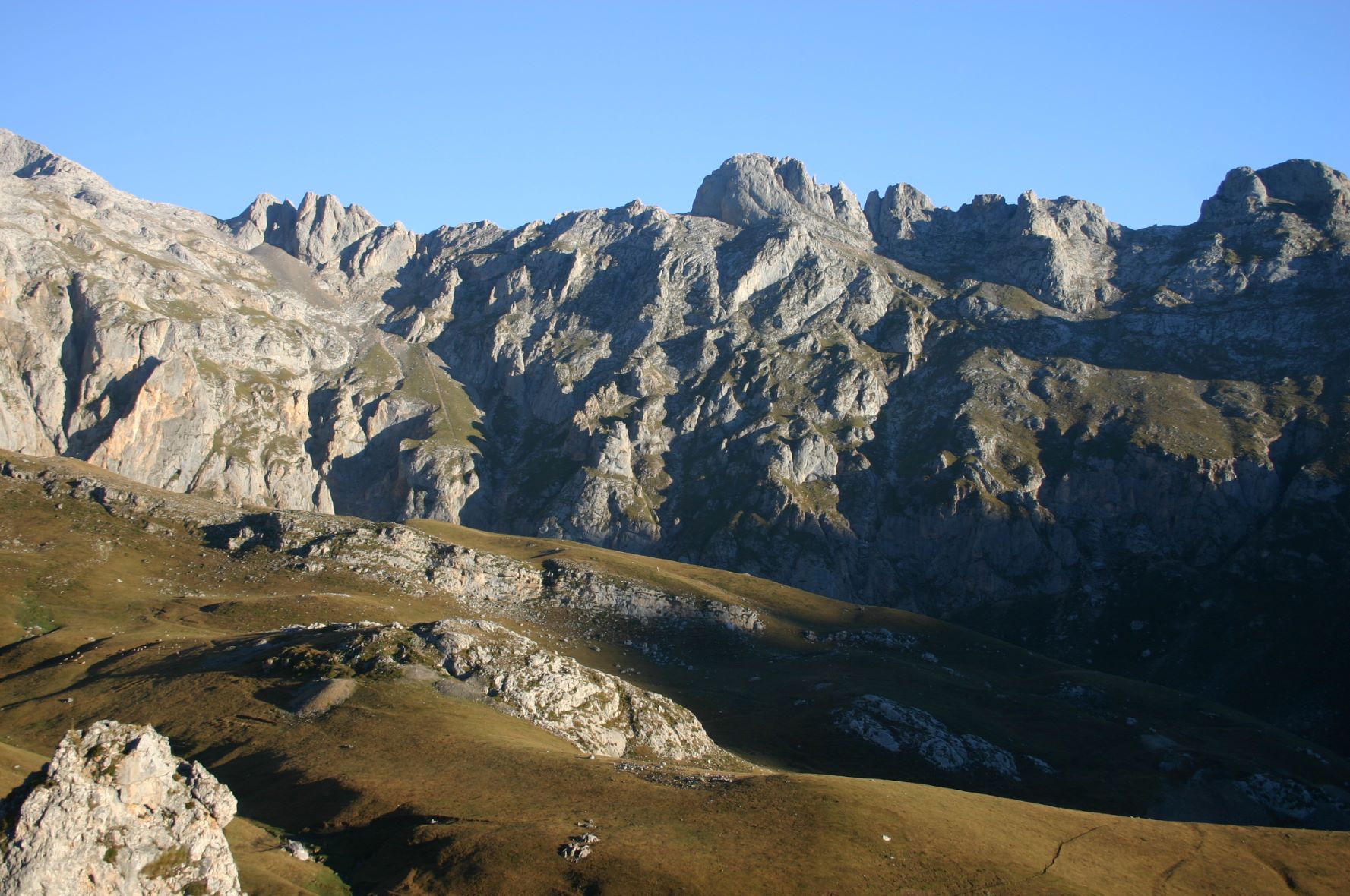 Spain NW Picos de Europa, Picos de Europa, Aliva, evening light, Walkopedia