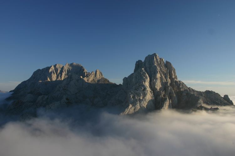 Spain NW Picos de Europa, Picos de Europa, From Jermoso ridge, Walkopedia