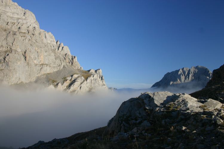 Spain NW Picos de Europa, Picos de Europa, From Jermoso ridge, Walkopedia