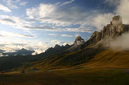Alta Via No 1 - Nuvolau group From Passo Giau - © William Mackesy Alta Via No 1 - Nuvolau group From Passo Giau - © William Mackesy