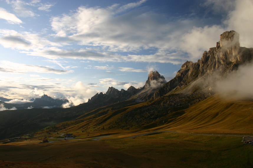 Italy Dolomites, Alta Via 1, Nuvolau group from Passo Giau2, Walkopedia