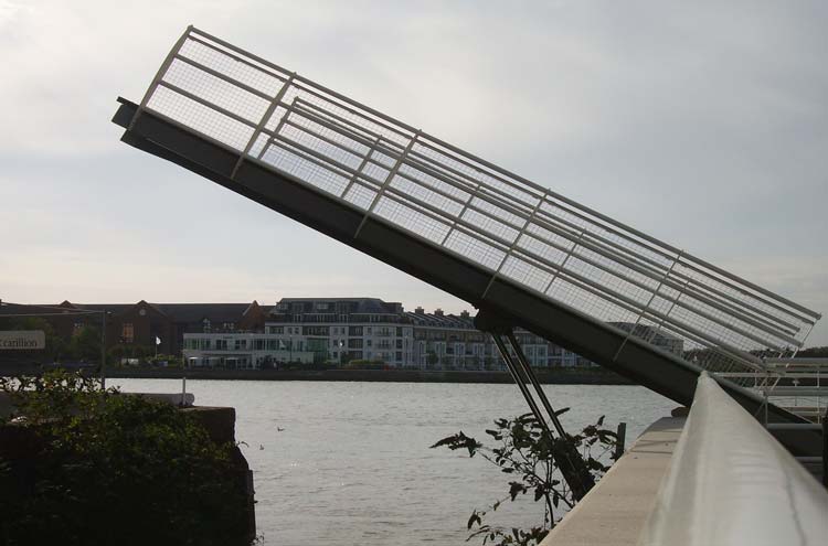 United Kingdom England, Thames Path, Falcon Dock Bridge, Walkopedia