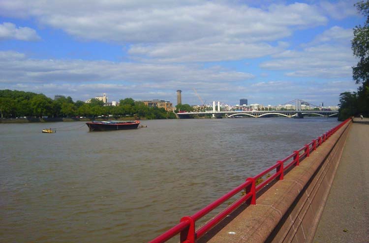 United Kingdom England, Thames Path, Thames Path at Battersea Park, Walkopedia