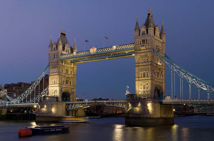 United Kingdom England, Thames Path, Tower Bridge, Walkopedia