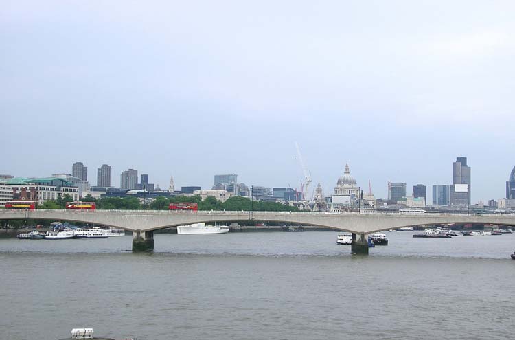 United Kingdom England, Thames Path, Waterloo Bridge, Walkopedia