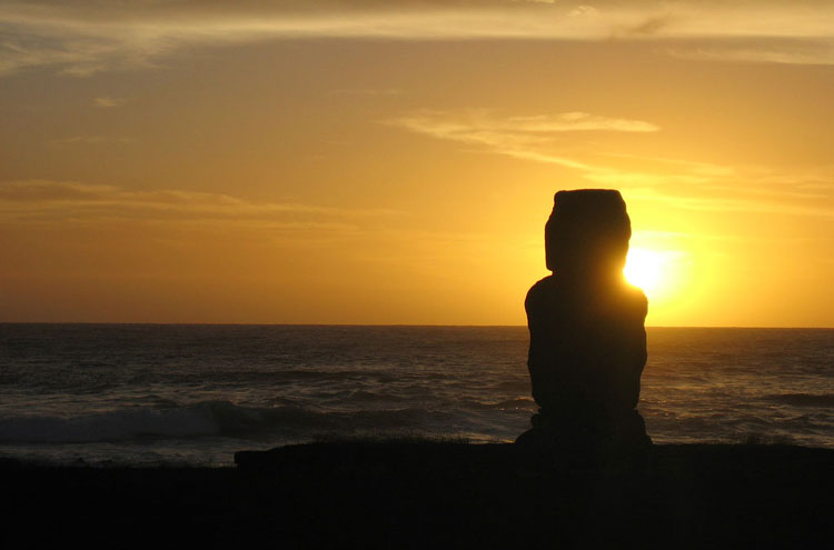 Chile, Easter Island, Sunset, Easter Island - © From Flickr user Matito, Walkopedia